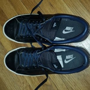 Nike sneakers size 9.5 decent condition